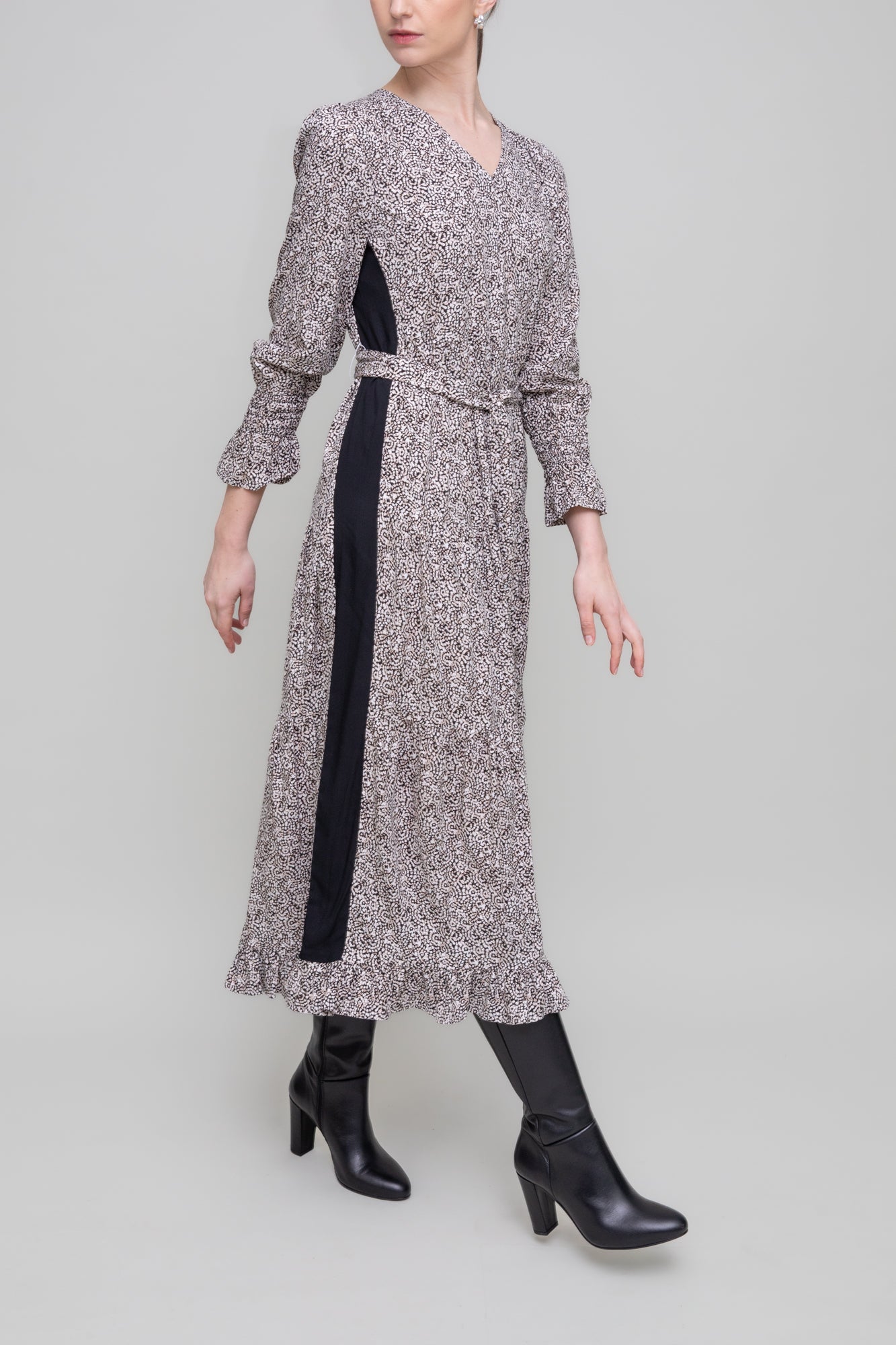 Abstract print with contrast stripe day dress